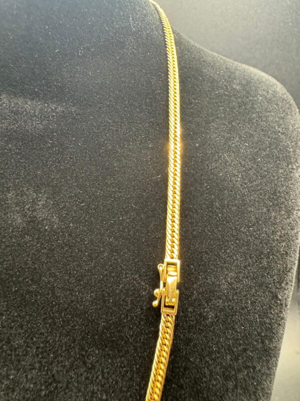 Cadena Tipo Curb Plana en Oro 18K — 20” - Imagen 3